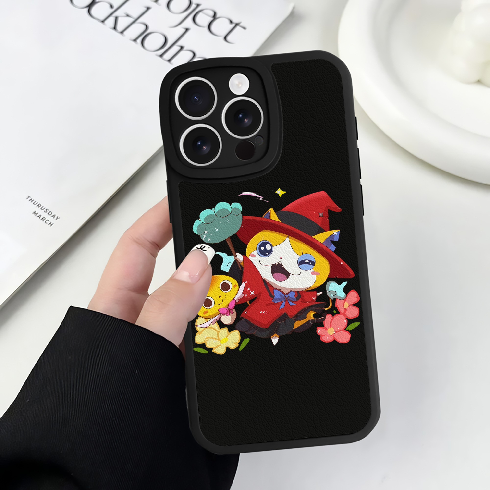 （画像用） 妖怪ウォッチ Yo-kai Watch 【iPhone 16シリーズ対応】シリコンスマホケース（レザー調） 材質：シリコン